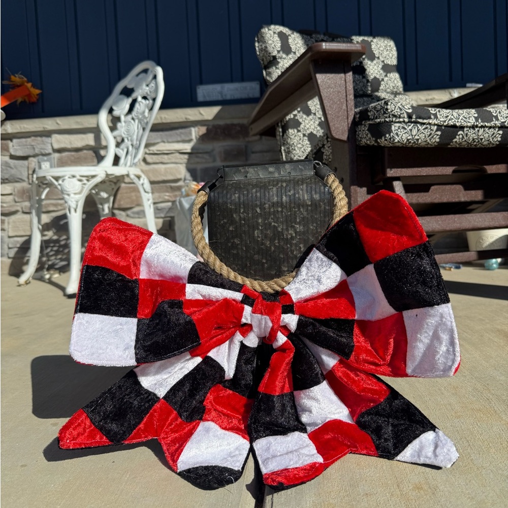 Quilted Checkered Bow Decor